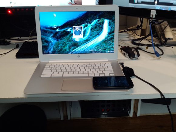 Wireless charger in chromebook