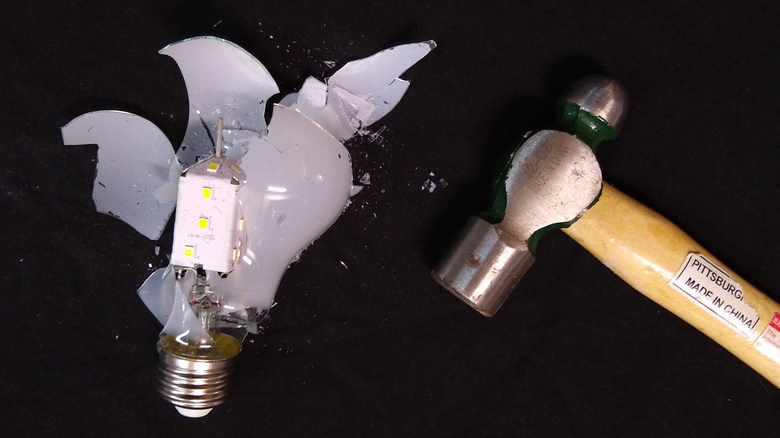 ¿QUÉ PASÓ CON LAS BOMBILLAS LED DE 100.000 HORAS?  Led-bulb-lifetime-featured